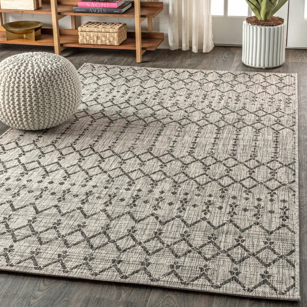 5' X 8' Light Gray And Black Trellis Indoor Outdoor Area Rug Homeroots Outdoor