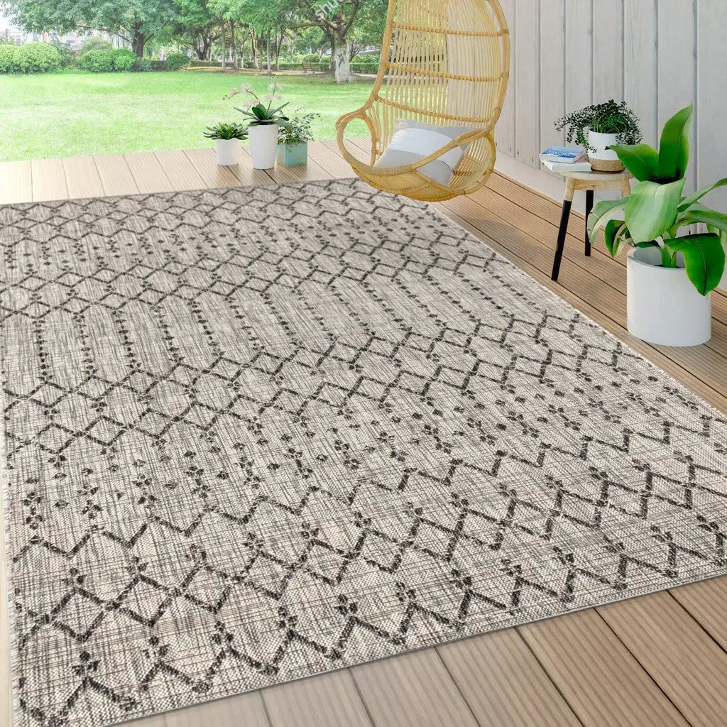 5' X 8' Light Gray And Black Trellis Indoor Outdoor Area Rug Homeroots Outdoor