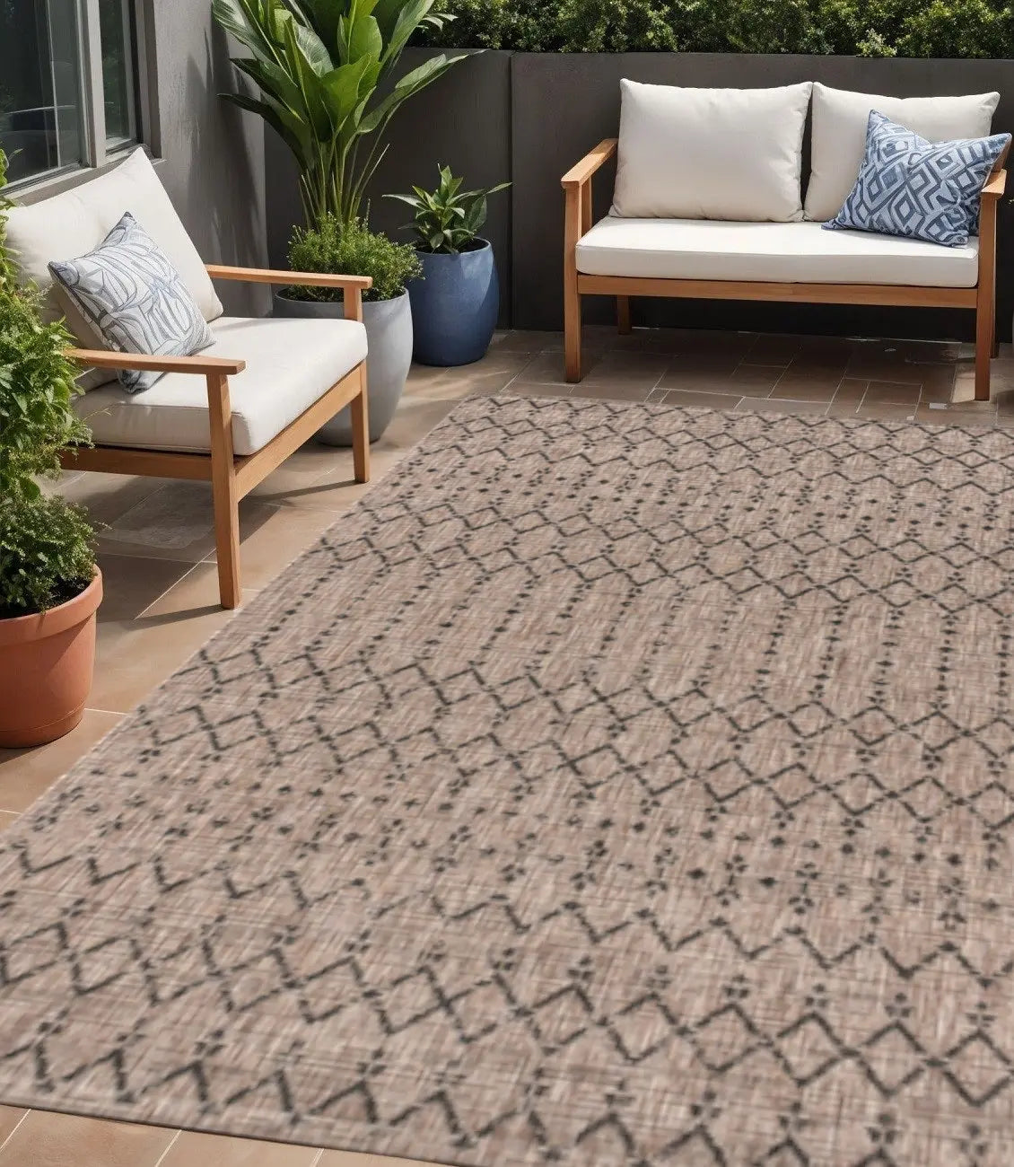 5' X 8' Natural And Black Trellis Indoor Outdoor Area Rug Homeroots Outdoor