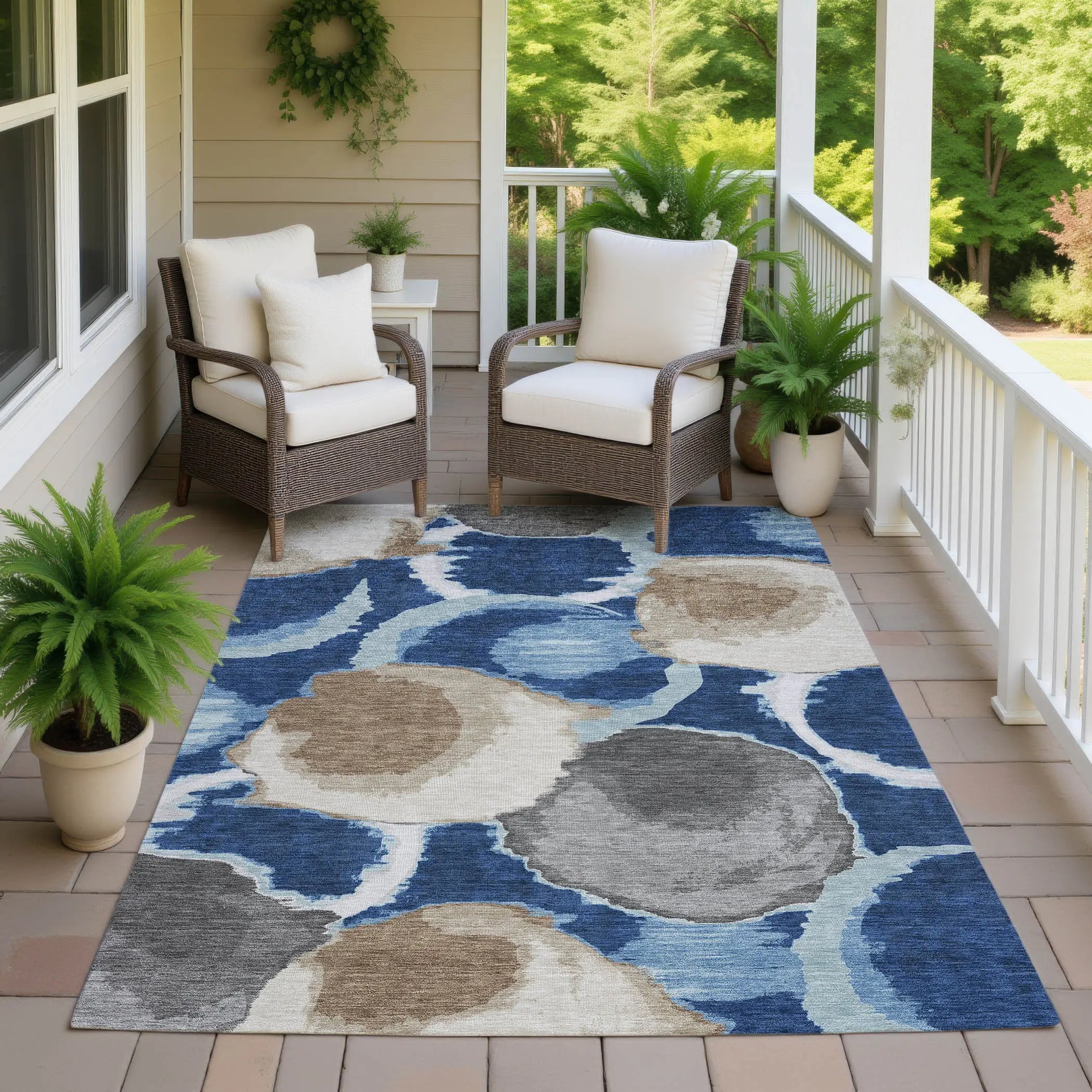5' X 8' Navy Blue And Blue Abstract Washable Indoor Outdoor Area Rug Homeroots Outdoor