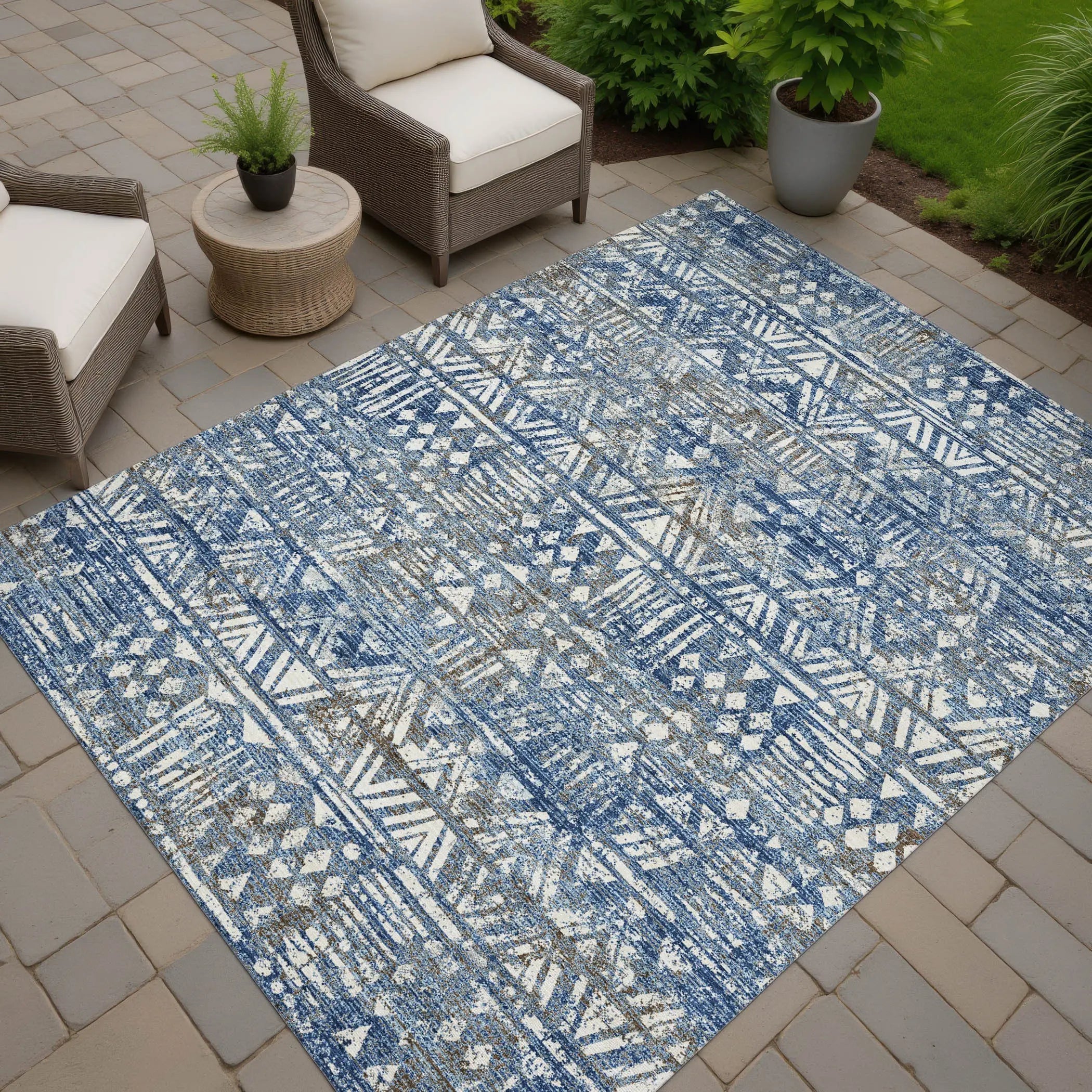 5' X 8' Navy Blue And Blue Geometric Washable Indoor Outdoor Area Rug Homeroots Outdoor