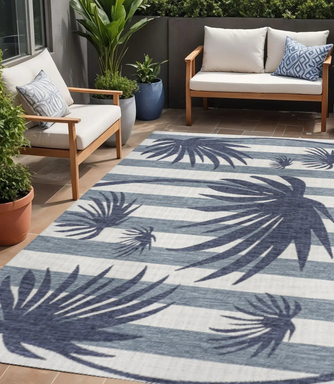 5' X 8' Navy Blue And Cream Floral Indoor Outdoor Area Rug Homeroots Outdoor