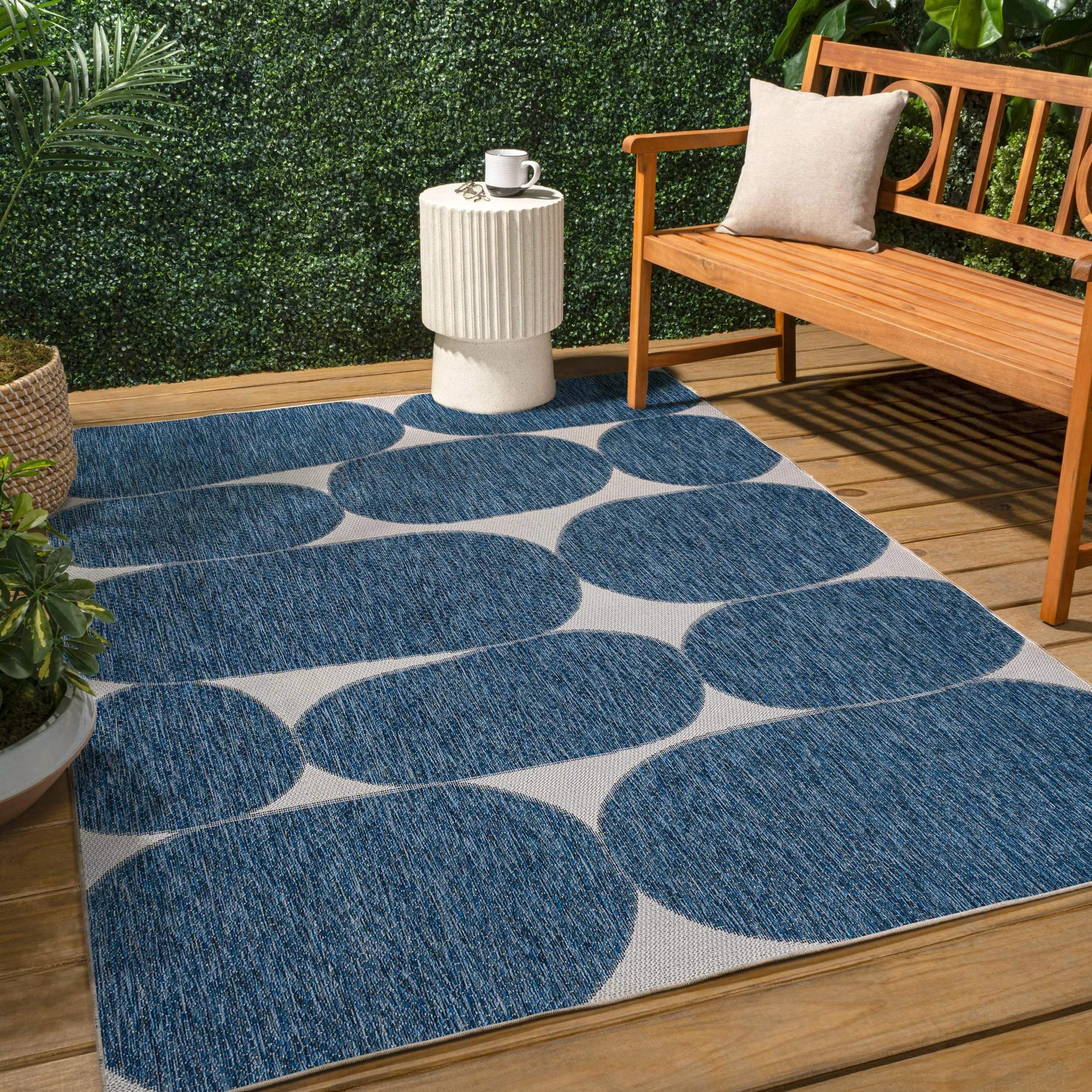5' X 8' Navy Blue And Cream Geometric Indoor Outdoor Area Rug Homeroots Outdoor
