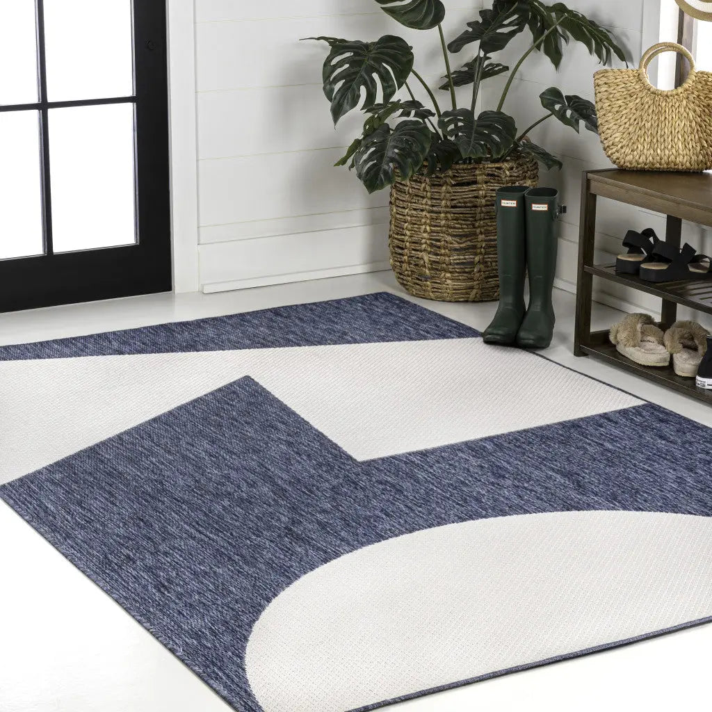 5' X 8' Navy Blue And Cream Geometric Indoor Outdoor Area Rug Homeroots Outdoor