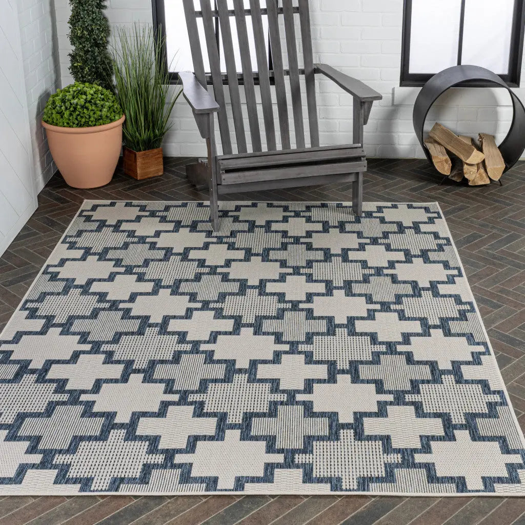 5' X 8' Navy Blue And Cream Trellis Indoor Outdoor Area Rug Homeroots Outdoor