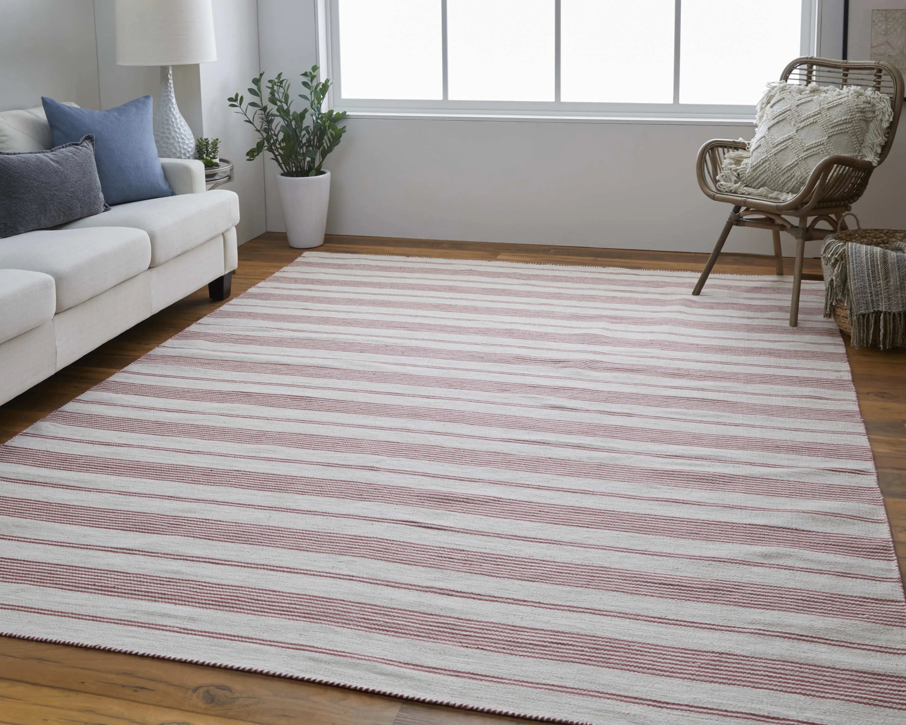 5' X 8' Red And Ivory Striped Dhurrie Hand Woven Stain Resistant Area Rug Homeroots Outdoor