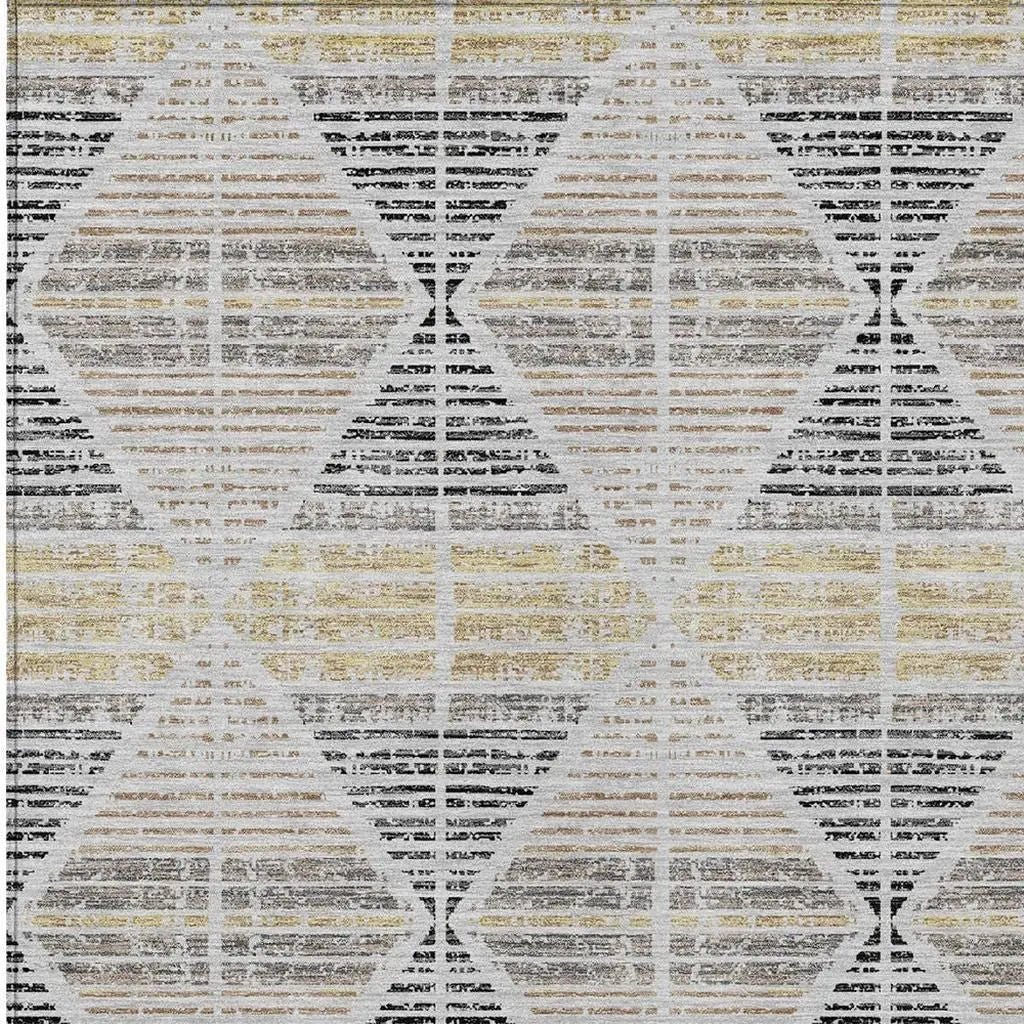 5' X 8' Silver And Beige Geometric Washable Indoor Outdoor Area Rug Homeroots Outdoor