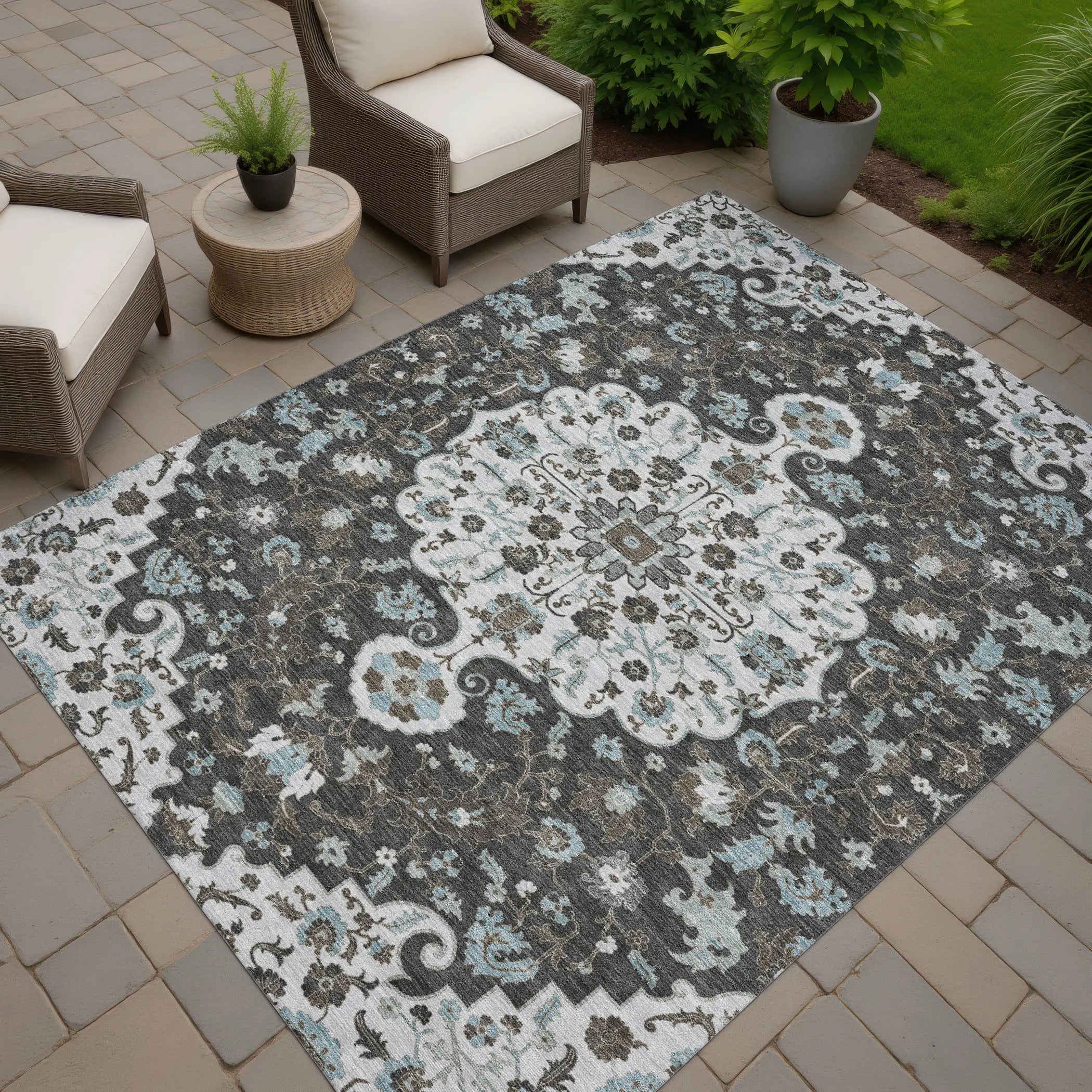 5' X 8' Silver And Charcoal Floral Medallion Washable Indoor Outdoor Area Rug Homeroots Outdoor