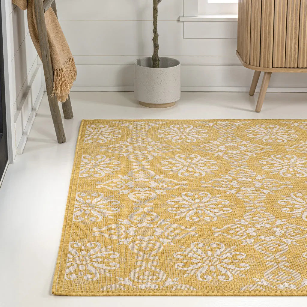5' X 8' Yellow And Cream Floral Indoor Outdoor Area Rug Homeroots Outdoor
