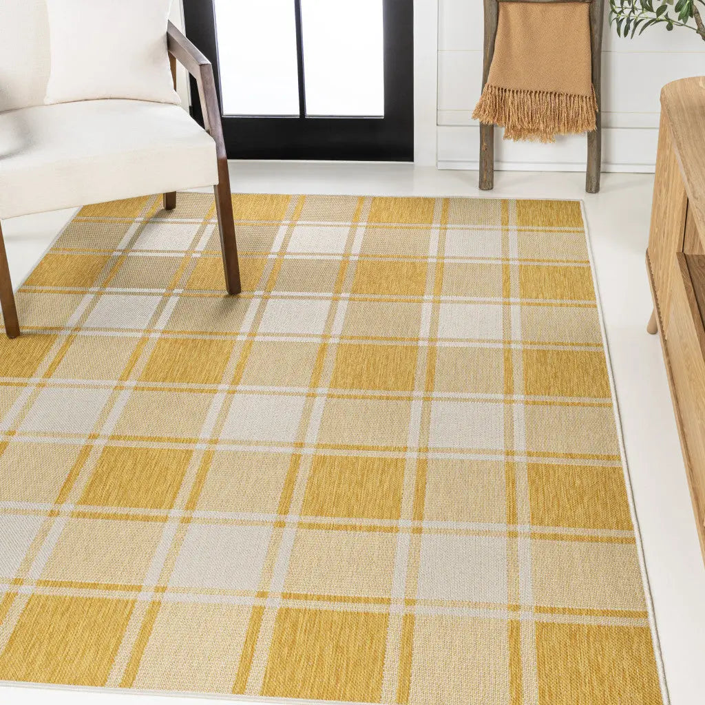 5' X 8' Yellow And Cream Gingham Indoor Outdoor Area Rug Homeroots Outdoor