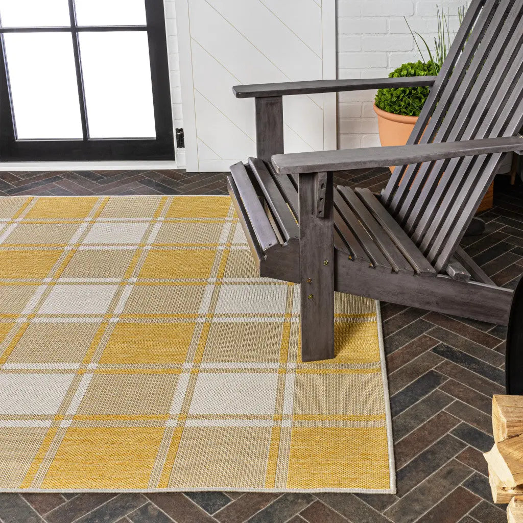 5' X 8' Yellow And Cream Gingham Indoor Outdoor Area Rug Homeroots Outdoor