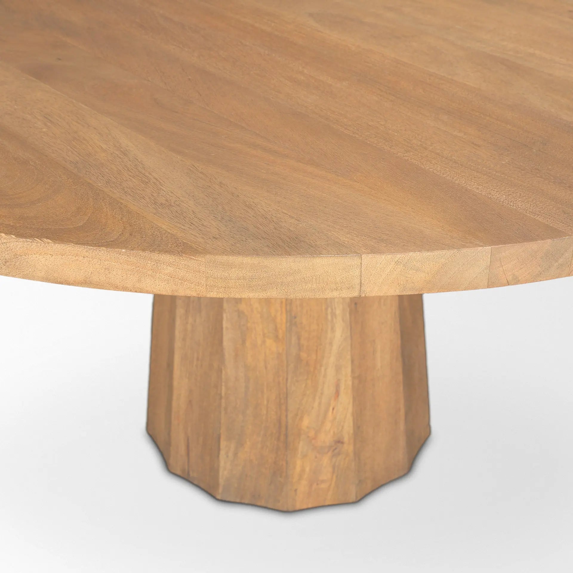 60" Brown Solid Wood Pedestal Base Round Top Dining Table Homeroots Kitchen & Dining