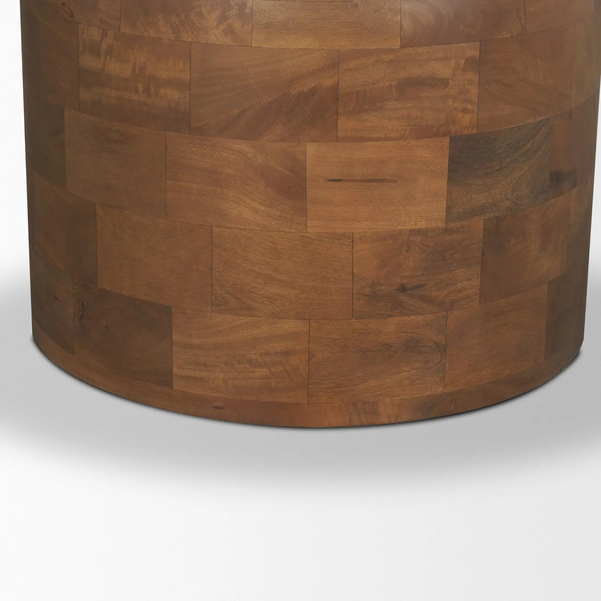 60" Brown Solid Wood Pedestal Base Round Top Dining Table Homeroots Kitchen & Dining