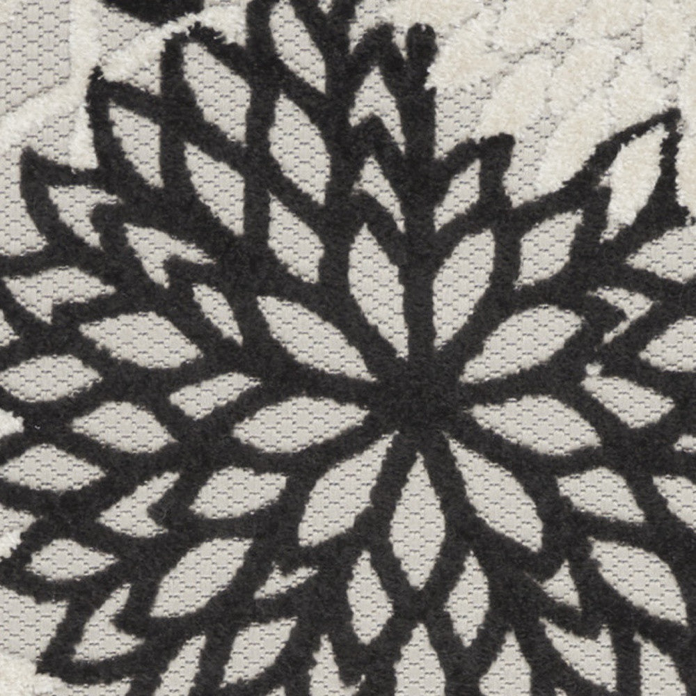 6' Black And White Indoor Outdoor Runner Rug - GreatEagleInc