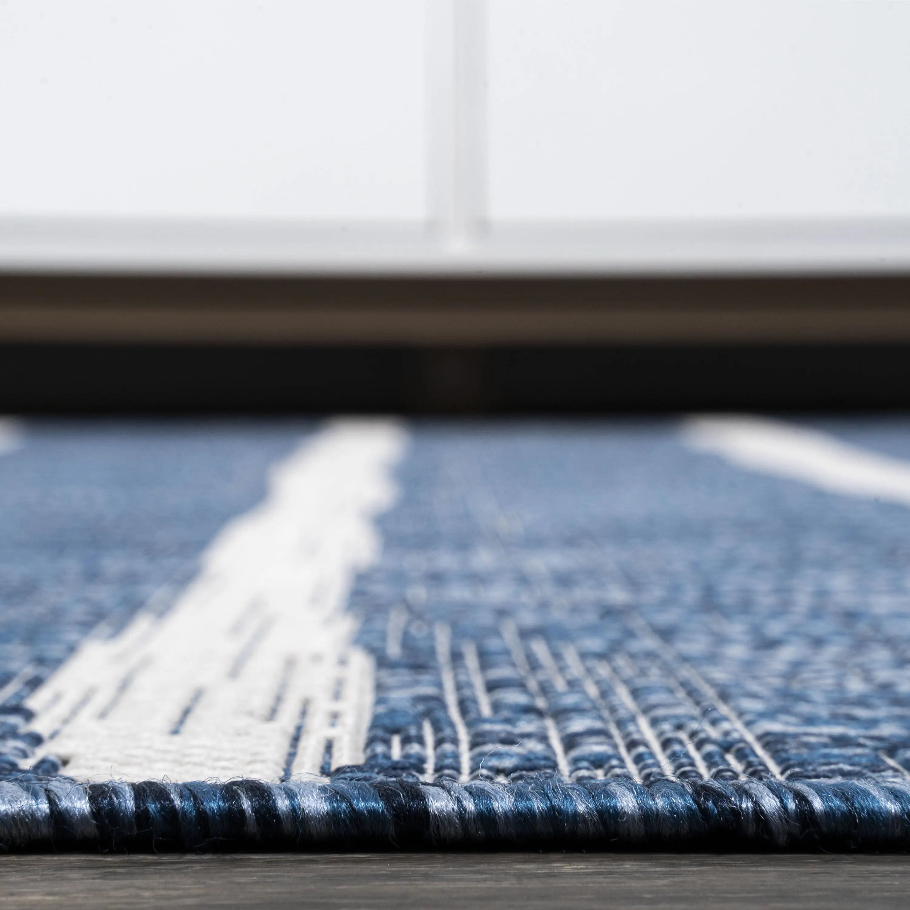 6' Blue And Ivory Round Striped Indoor Outdoor Area Rug Homeroots Outdoor