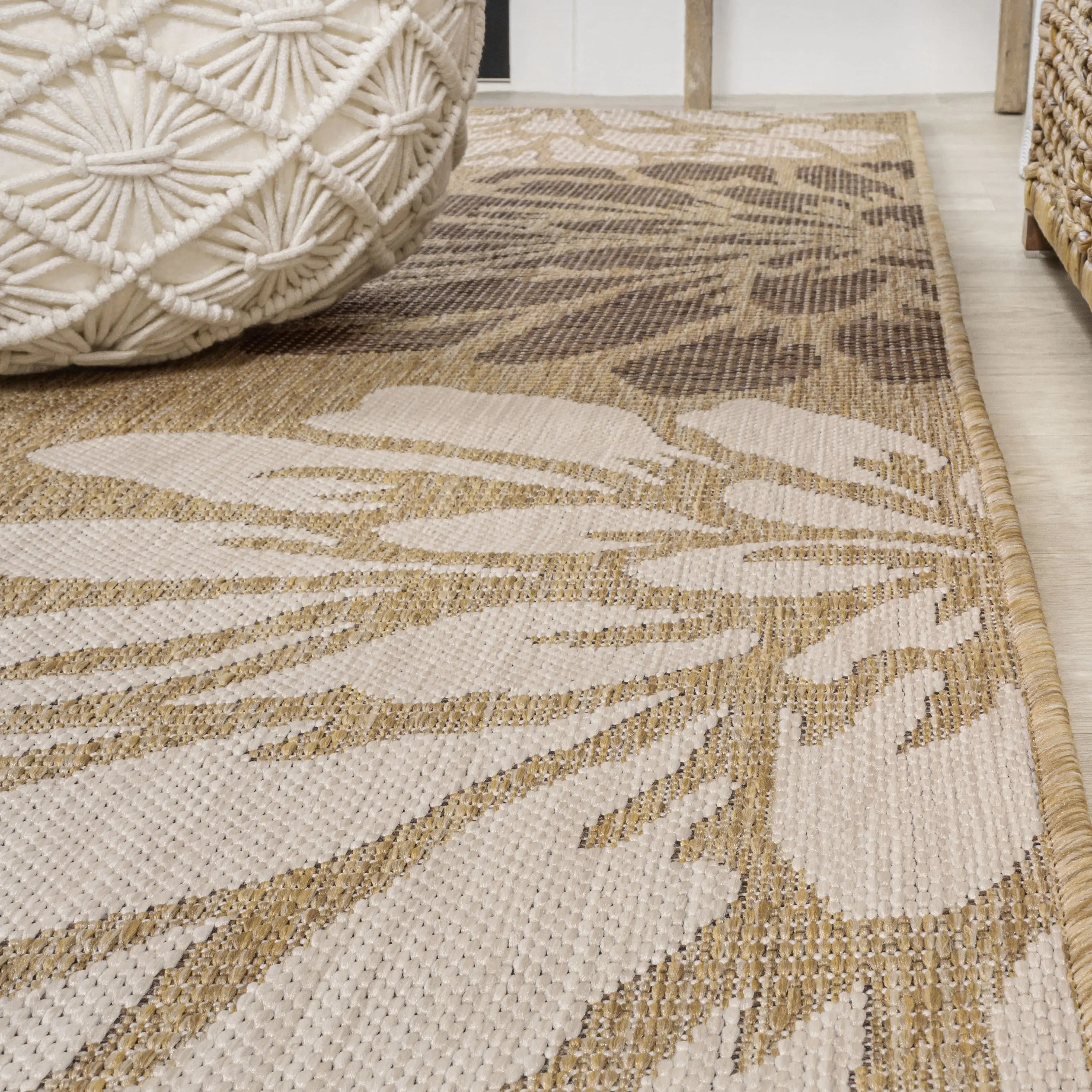 6' Brown And Cream Round Floral Indoor Outdoor Area Rug Homeroots Outdoor