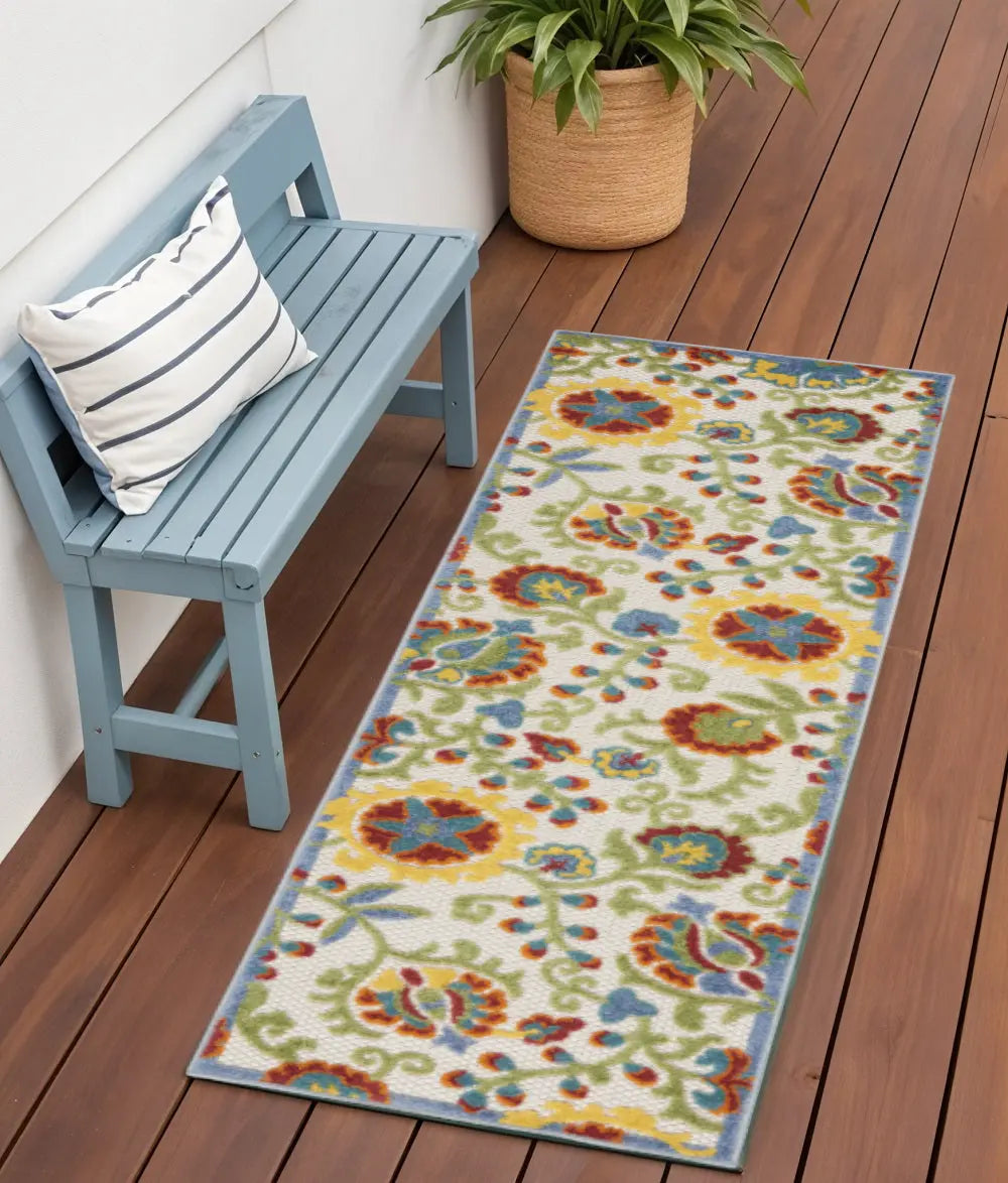 6' Green And Ivory Indoor Outdoor Runner Rug Homeroots Outdoor