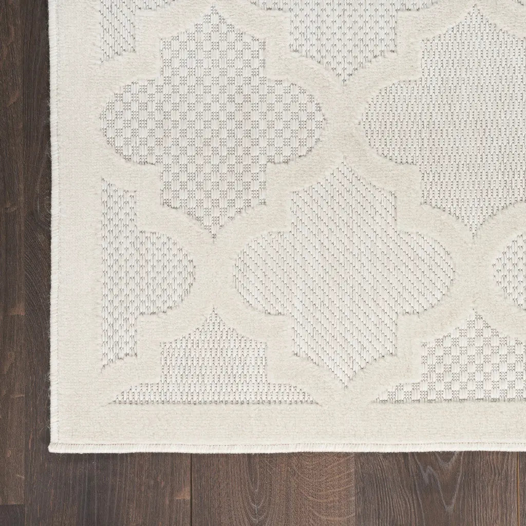6' Ivory And White Geometric Indoor Outdoor Area Rug Homeroots Outdoor