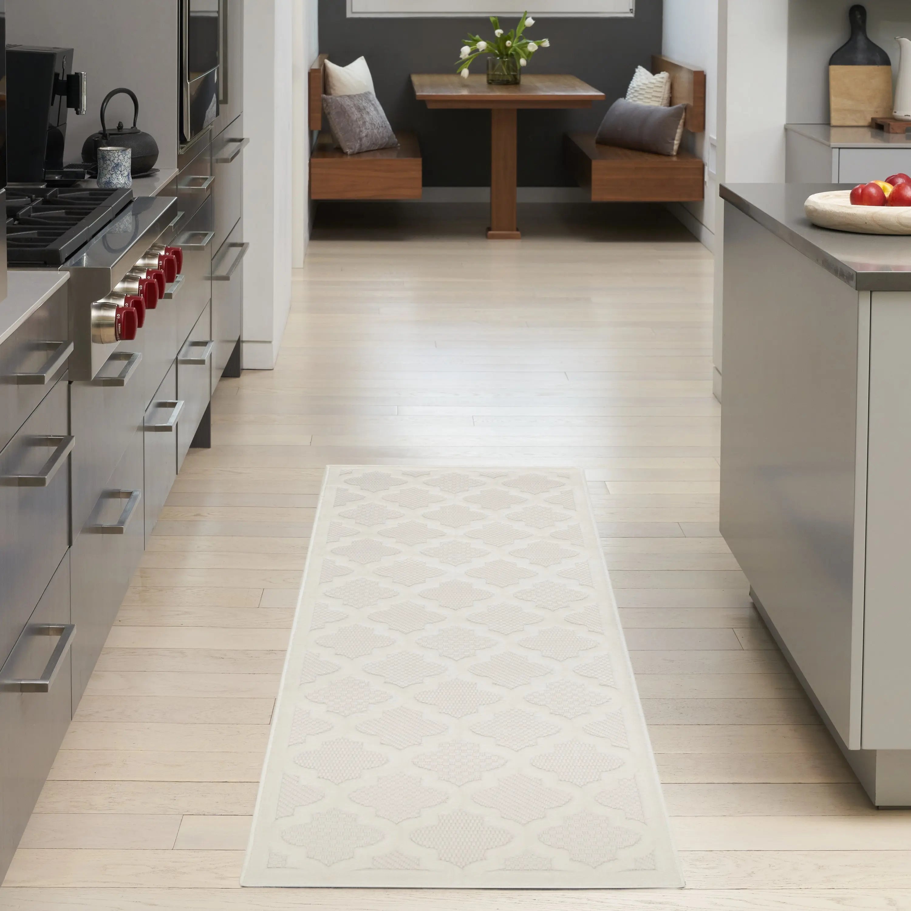 6' Ivory And White Geometric Indoor Outdoor Area Rug Homeroots Outdoor