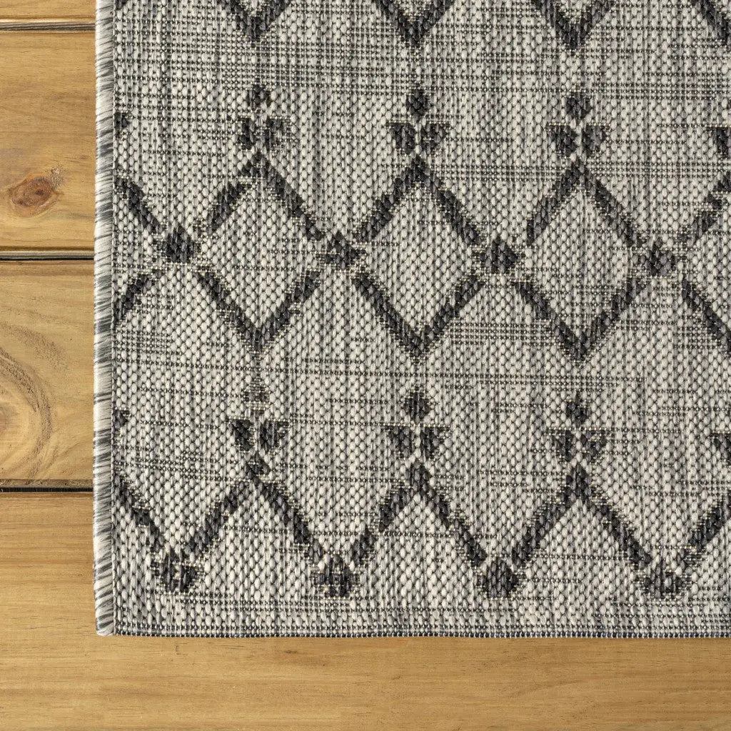 6' Light Gray And Black Square Trellis Indoor Outdoor Area Rug Homeroots Outdoor