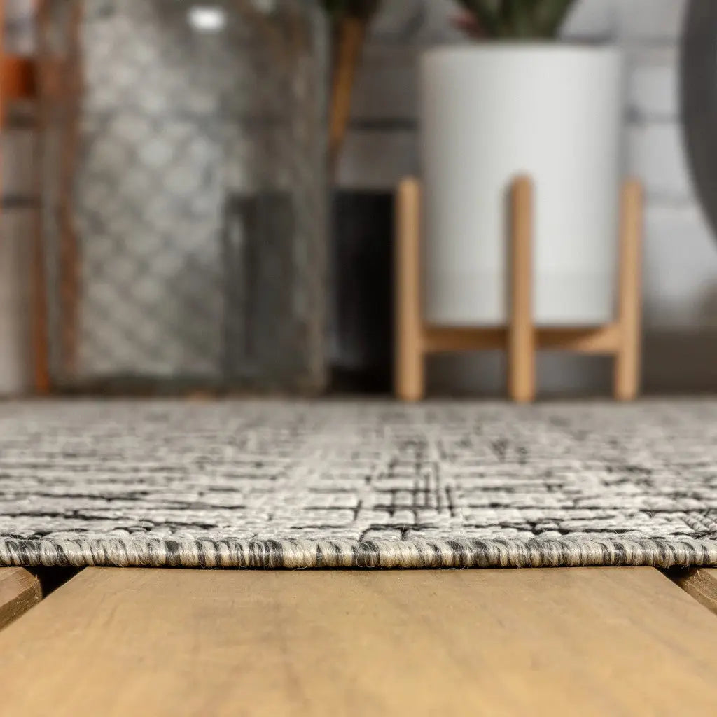 6' Light Gray And Black Square Trellis Indoor Outdoor Area Rug Homeroots Outdoor