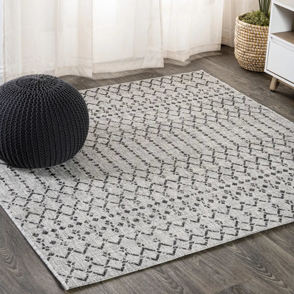 6' Light Gray And Black Square Trellis Indoor Outdoor Area Rug Homeroots Outdoor