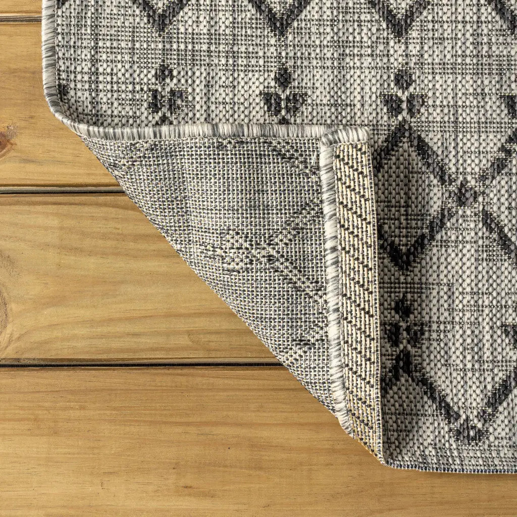 6' Light Gray And Black Square Trellis Indoor Outdoor Area Rug Homeroots Outdoor