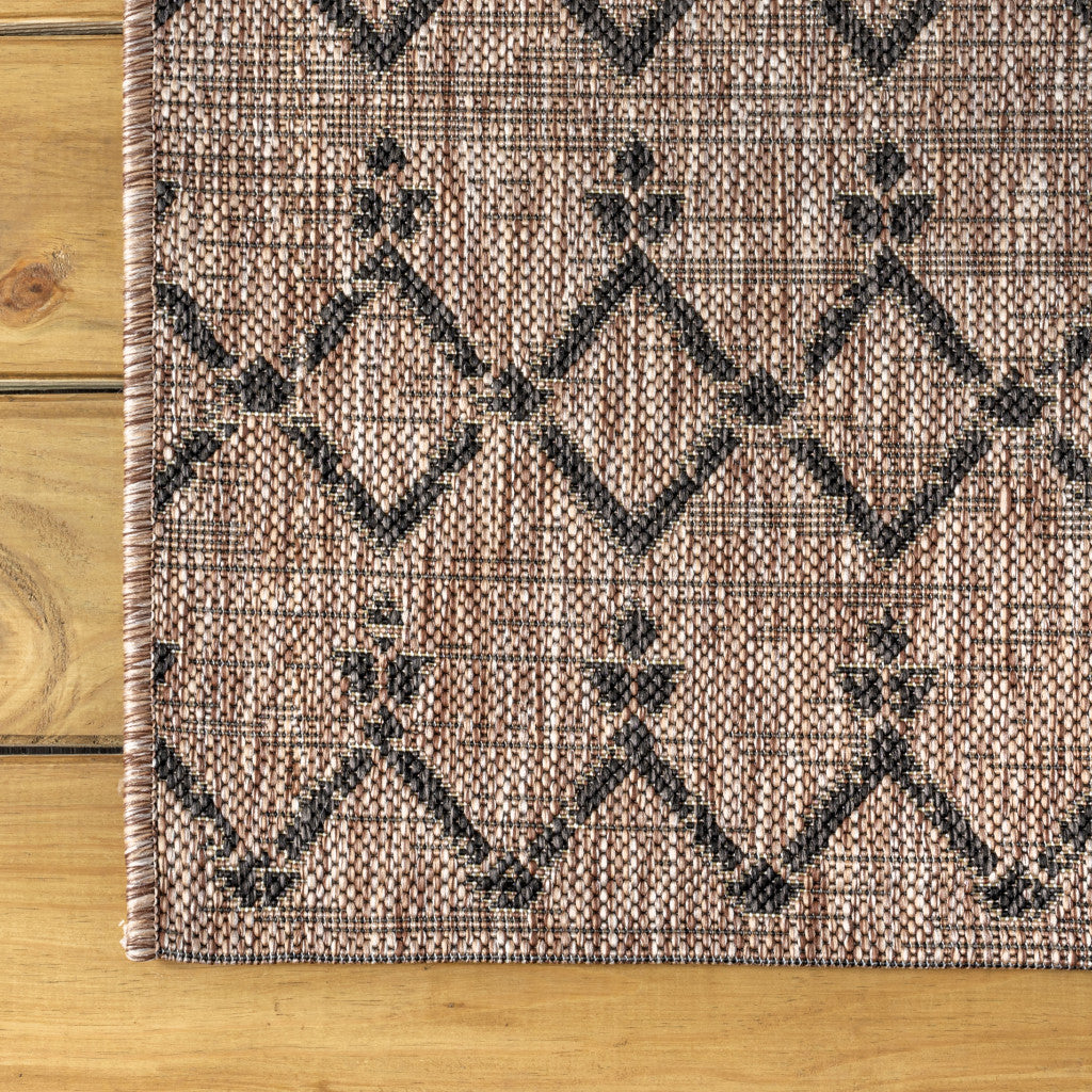 6' Natural And Black Round Trellis Indoor Outdoor Area Rug - GreatEagleInc