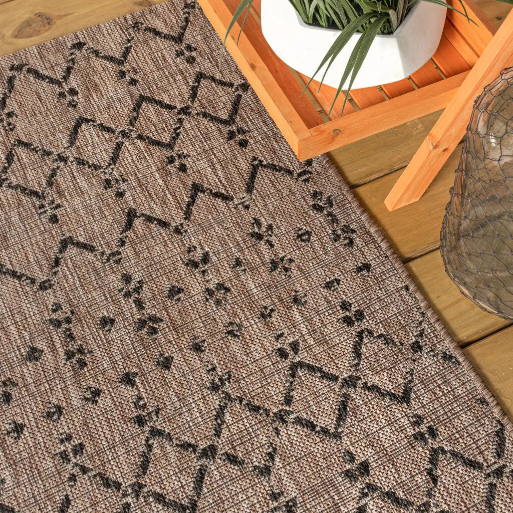 6' Natural And Black Square Trellis Indoor Outdoor Area Rug Homeroots Outdoor