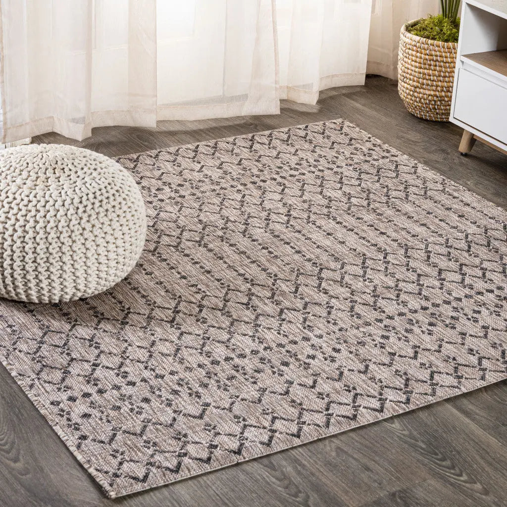 6' Natural And Black Square Trellis Indoor Outdoor Area Rug Homeroots Outdoor