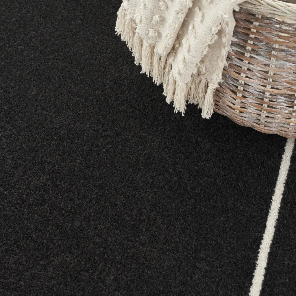 6' X 9' Black And Ivory Indoor Outdoor Area Rug Homeroots Outdoor