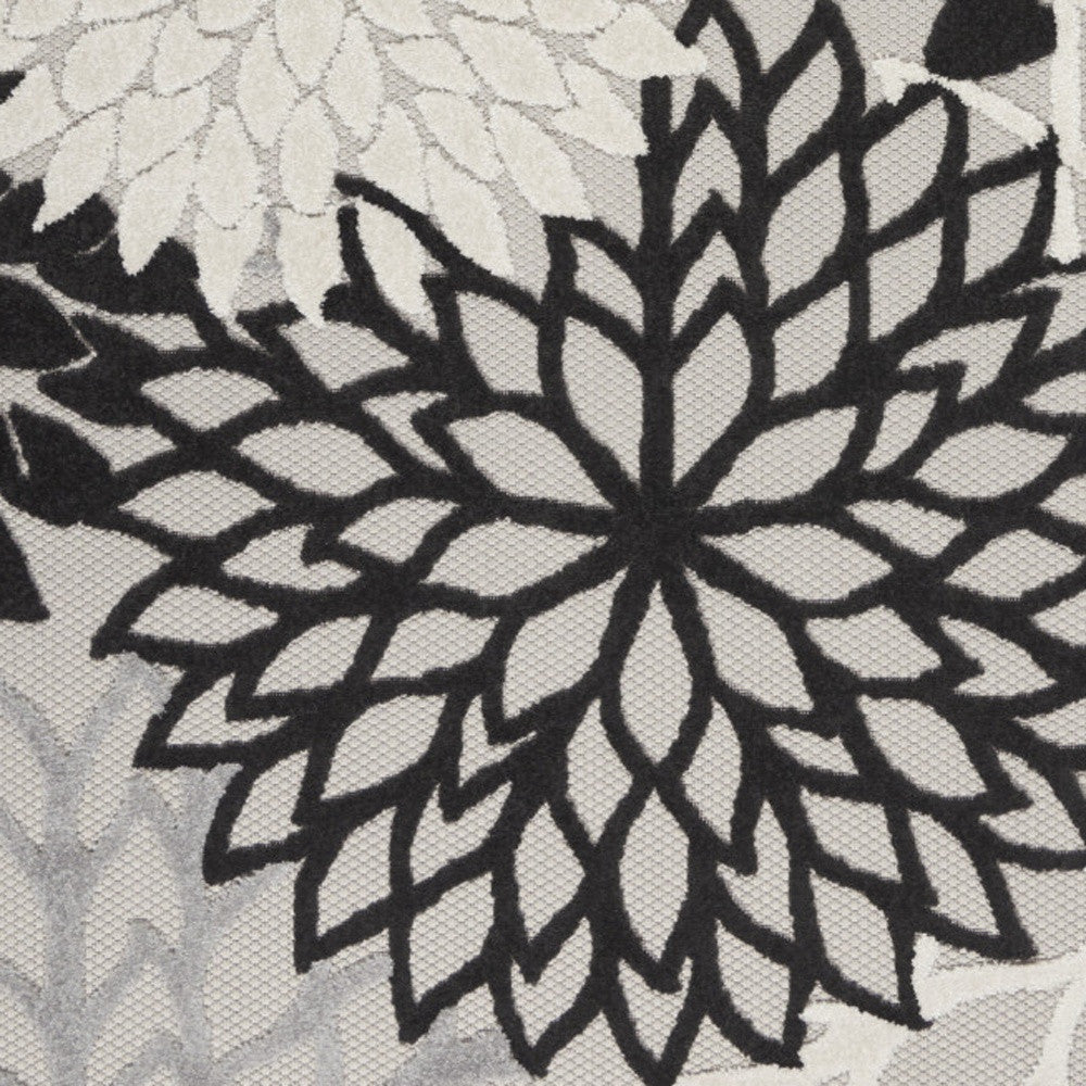 6' X 9' Black And White Floral Indoor Outdoor Area Rug Homeroots Outdoor