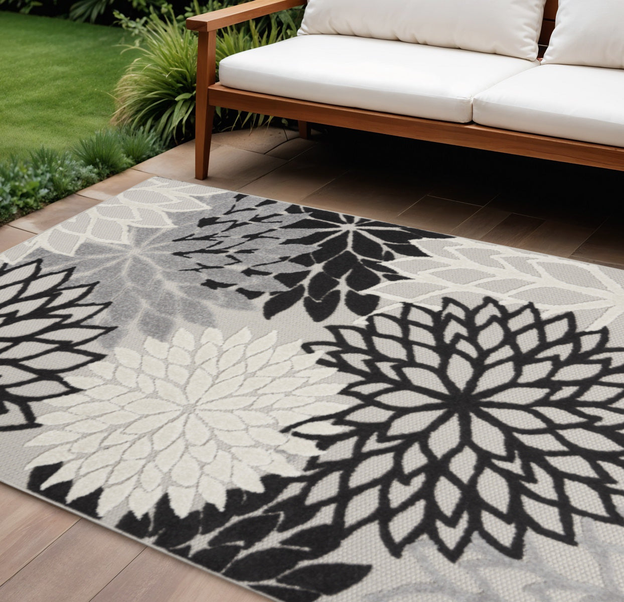 6' X 9' Black And White Floral Indoor Outdoor Area Rug Homeroots Outdoor