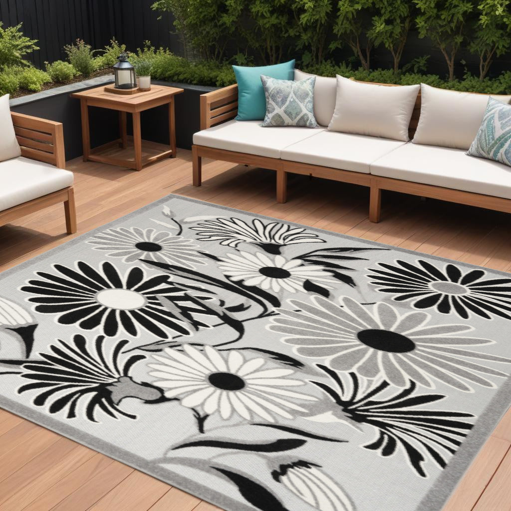 6' X 9' Black And White Floral Stain Resistant Non Skid Area Rug Homeroots Outdoor