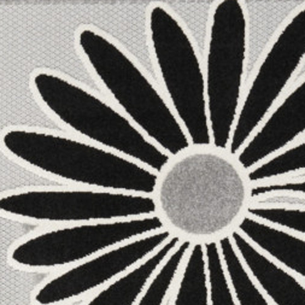 6' X 9' Black And White Floral Stain Resistant Non Skid Area Rug Homeroots Outdoor