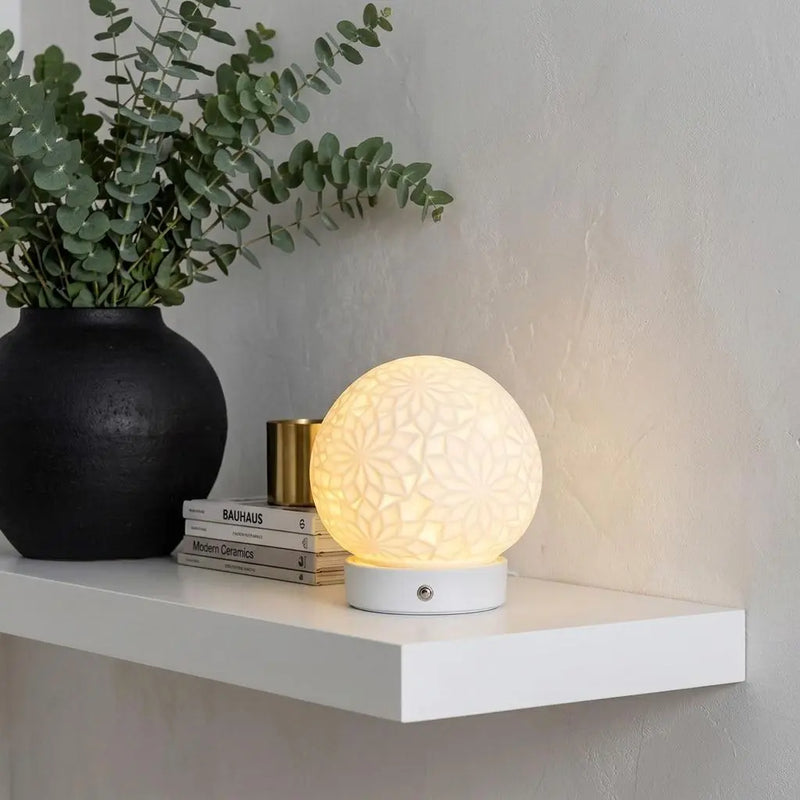 7" White Globe Desk Lamp With Globe Shade Homeroots Lighting