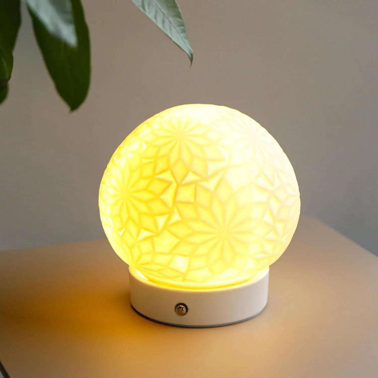 7" White Globe Desk Lamp With Globe Shade Homeroots Lighting