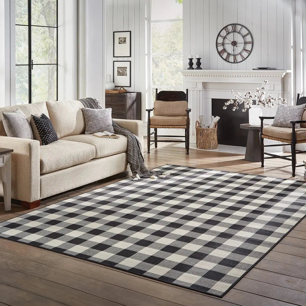 7' X 10' Black And Ivory Indoor Outdoor Area Rug Homeroots Outdoor