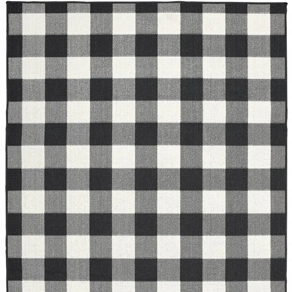 7' X 10' Black And Ivory Indoor Outdoor Area Rug Homeroots Outdoor