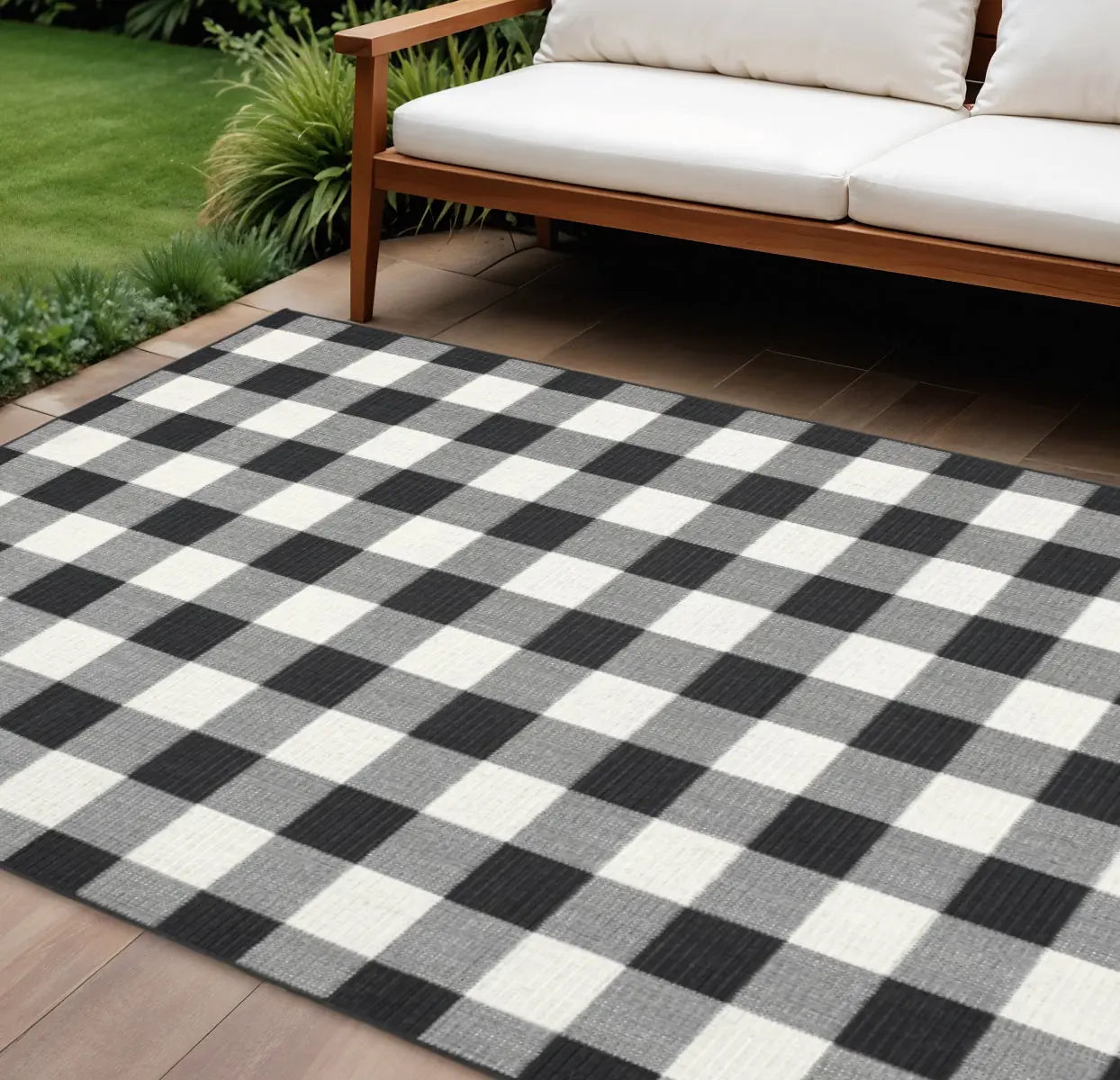 7' X 10' Black And Ivory Indoor Outdoor Area Rug Homeroots Outdoor