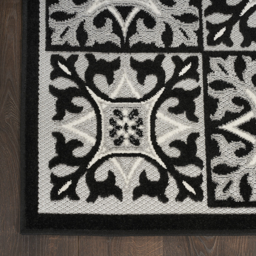 7' X 10' Black And White Fleur De Lis Stain Resistant Non Skid Area Rug Homeroots Outdoor