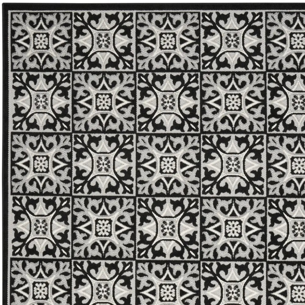 7' X 10' Black And White Fleur De Lis Stain Resistant Non Skid Area Rug Homeroots Outdoor
