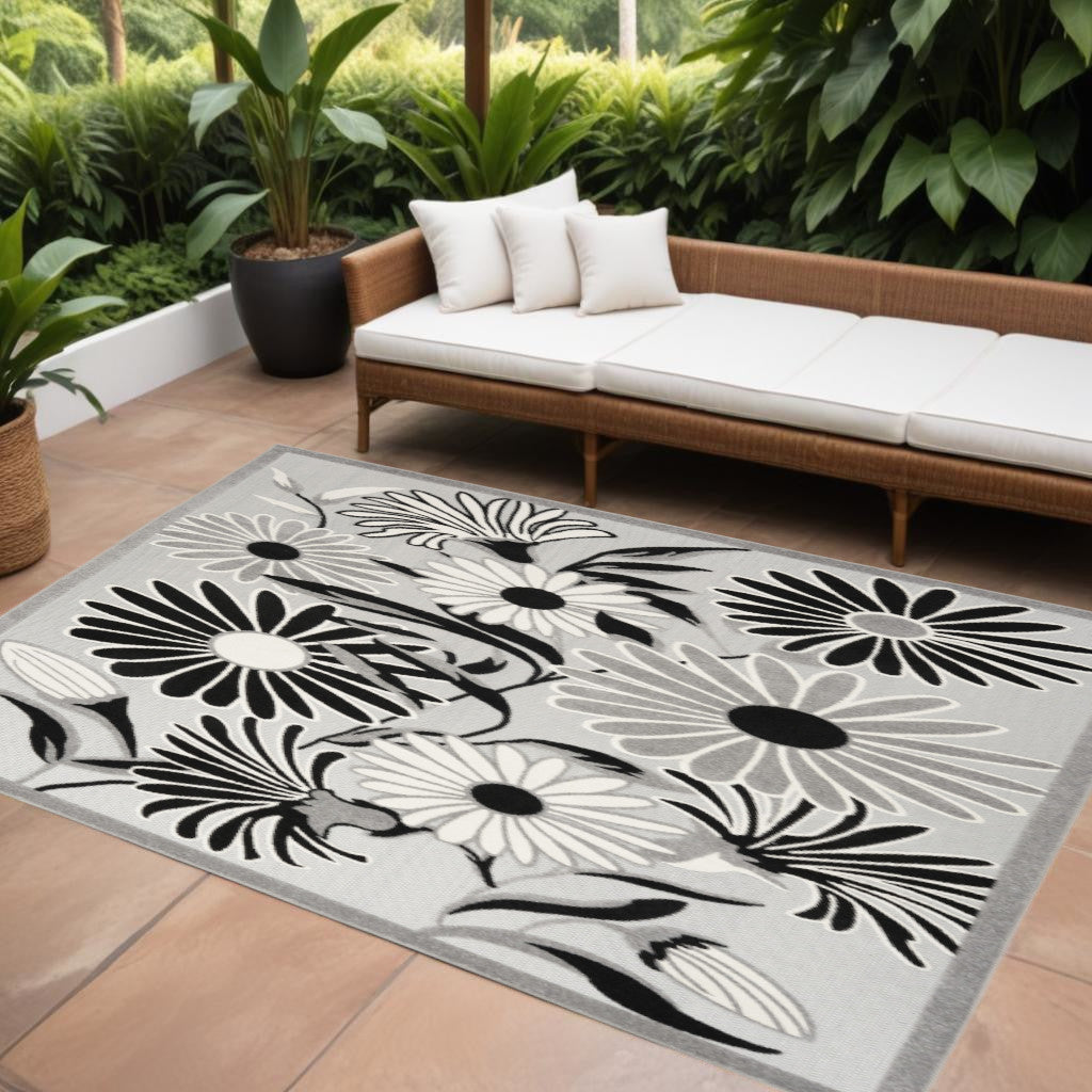7' X 10' Black And White Floral Stain Resistant Non Skid Area Rug Homeroots Outdoor