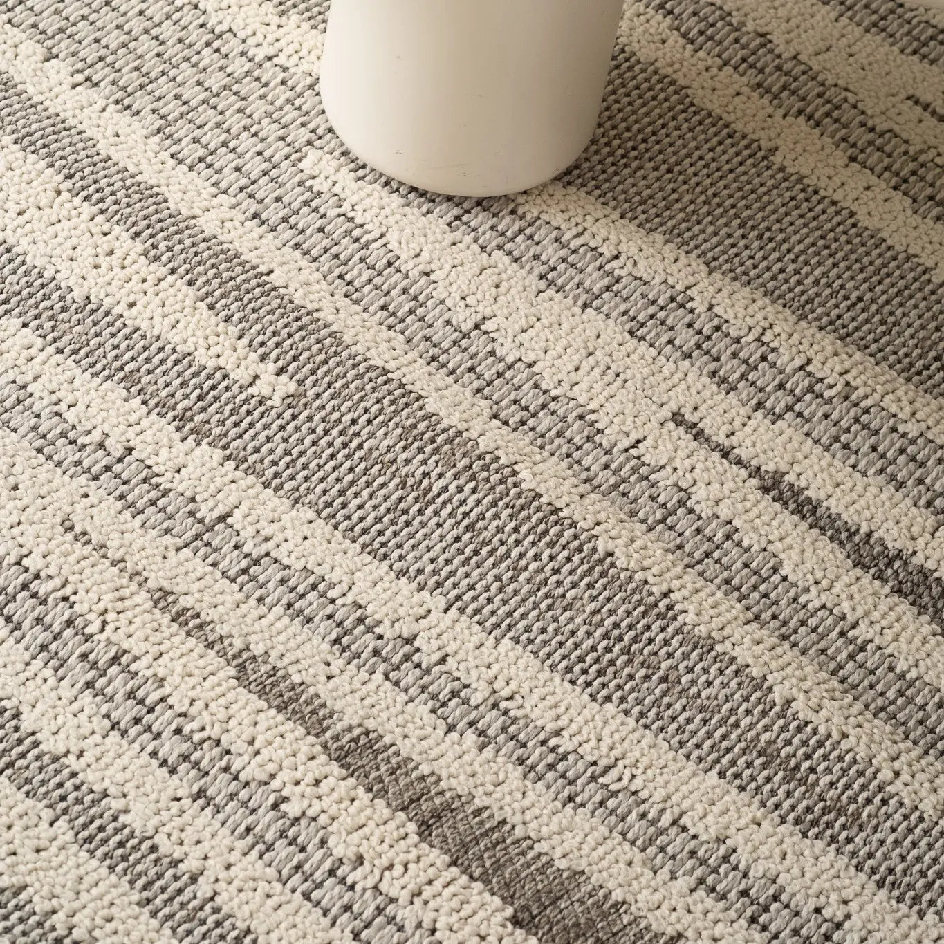 7' X 10' Gray And Beige Abstract Area Rug Homeroots Home Decor