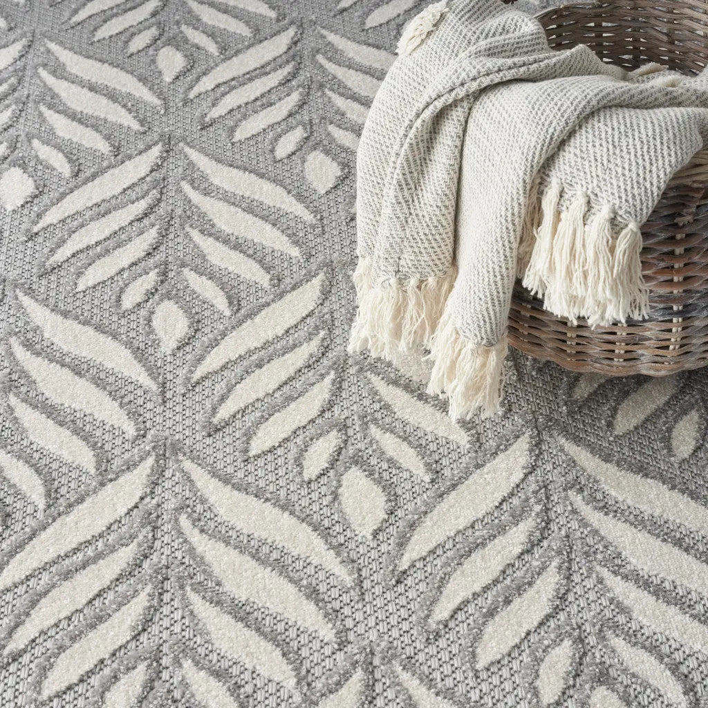 7' X 10' Grey Floral Stain Resistant Non Skid Area Rug Homeroots Outdoor