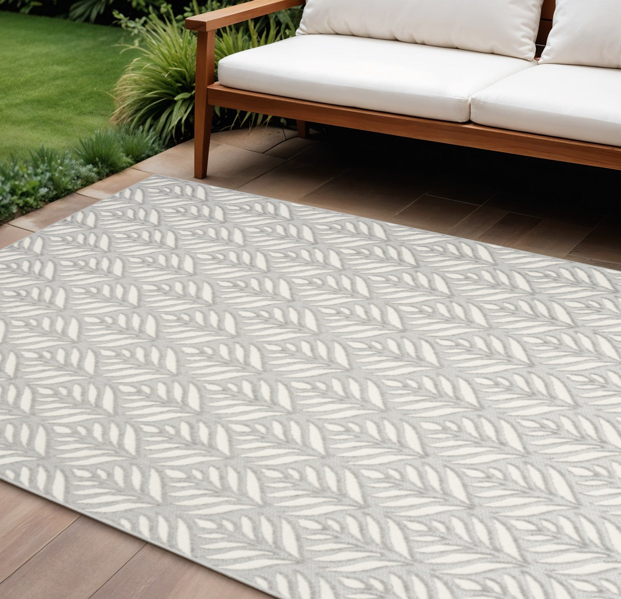 7' X 10' Grey Floral Stain Resistant Non Skid Area Rug Homeroots Outdoor