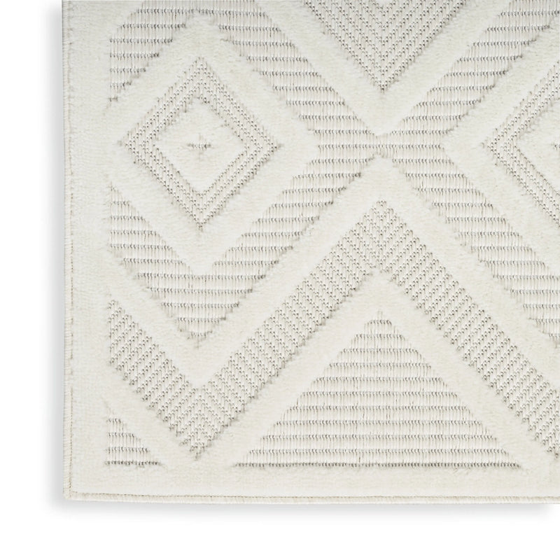 7' X 10' Ivory And White Indoor Outdoor Area Rug Homeroots Outdoor