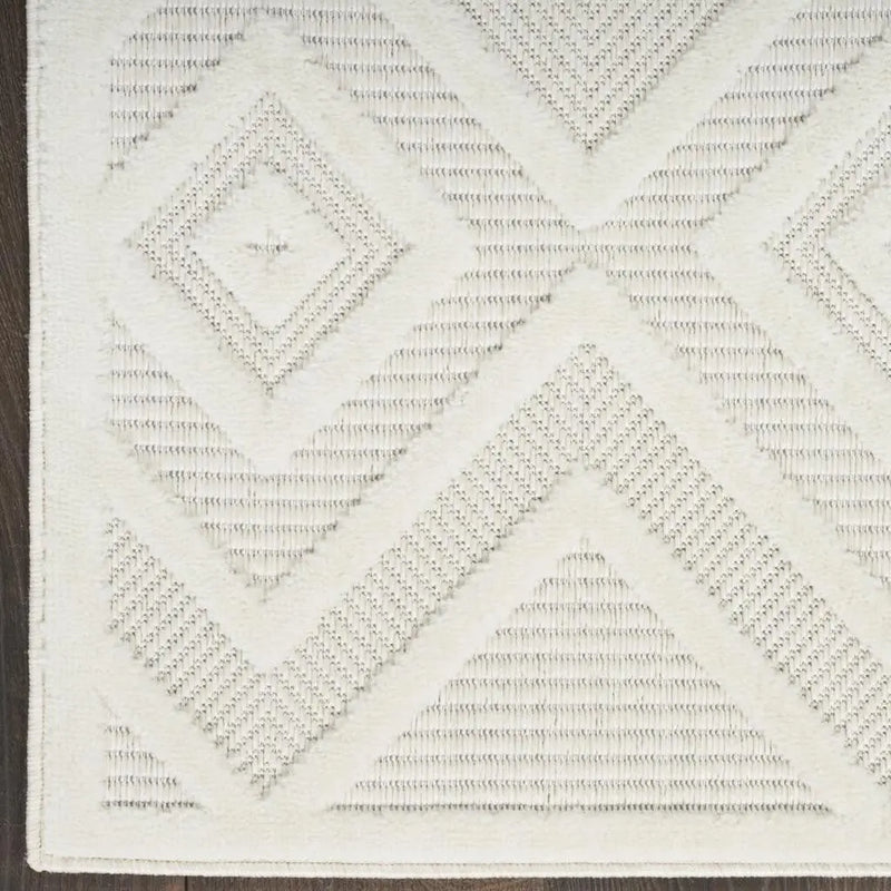 7' X 10' Ivory And White Indoor Outdoor Area Rug Homeroots Outdoor