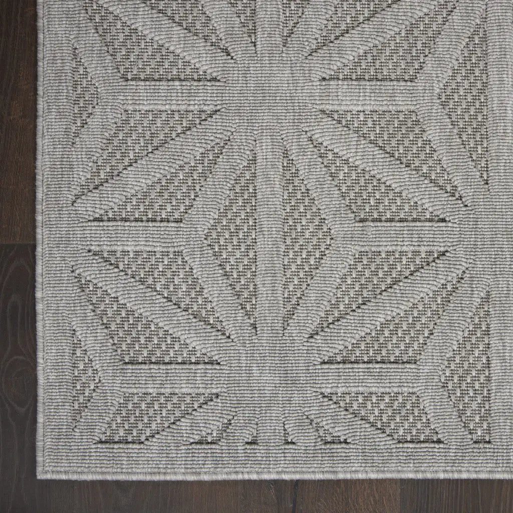 7' X 10' Light Gray And Gray Geometric Indoor Outdoor Area Rug Homeroots Outdoor