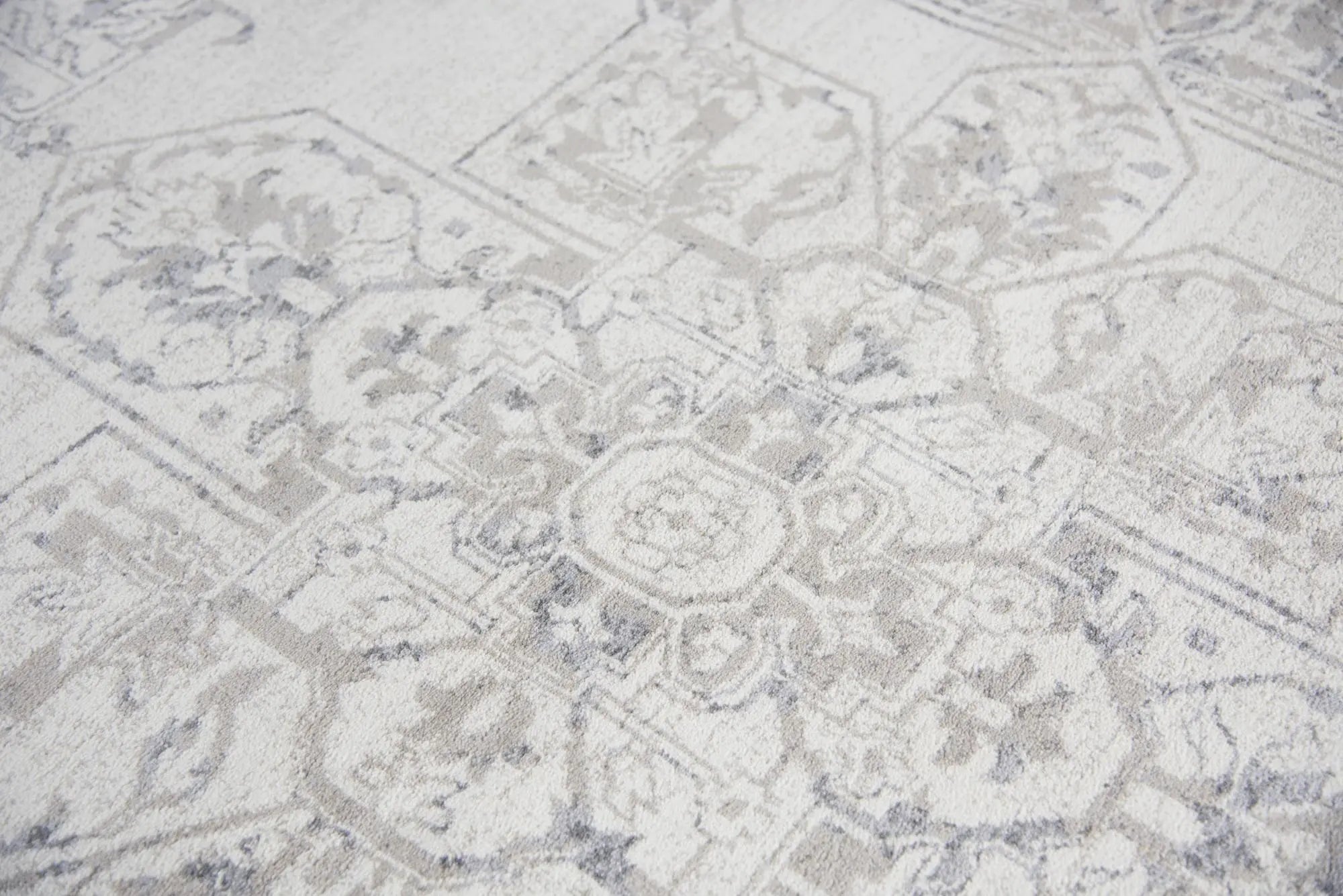 7' X 10' Natural Beige Gray And Dark Gray Medallion Area Rug Homeroots Home Decor